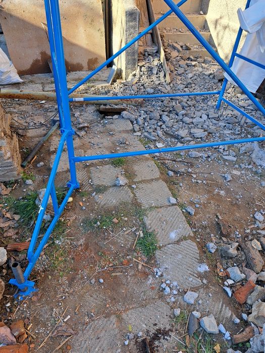 Скеле под наем.Мобилни професионални скелета