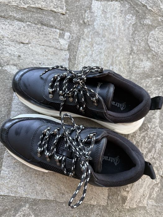 Черни обувки Stradivarius