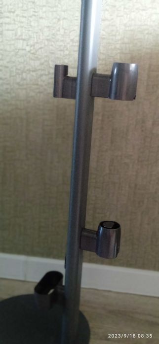 Продам подставку для пылесоса Dyson, полностью новая.