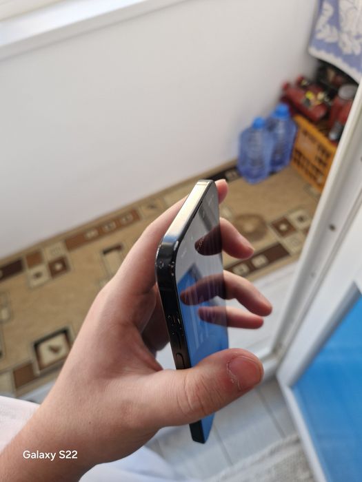 iPhone 15 black .