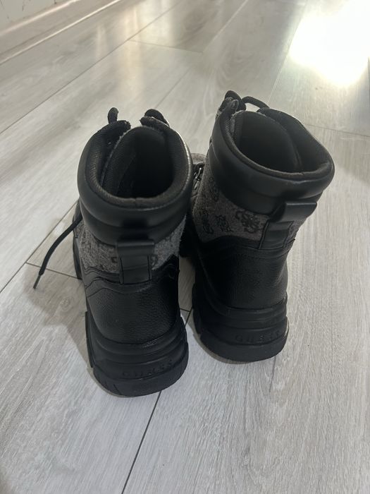 Оригинални боти Guess