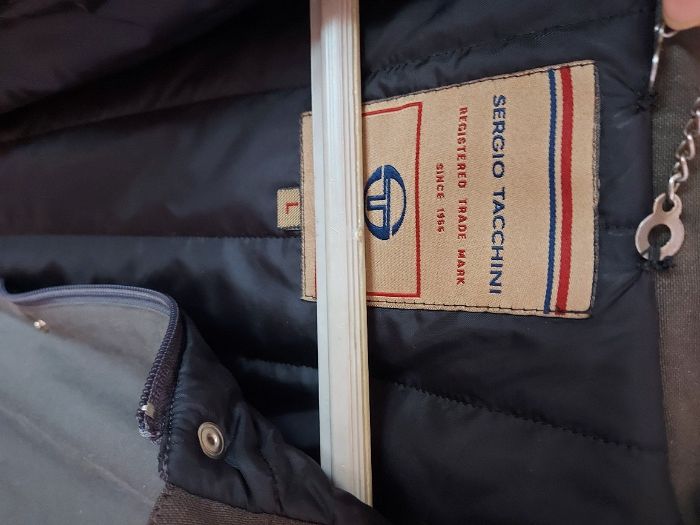 Продавам ново дамско пролетно-есенно яке донесено от Италия