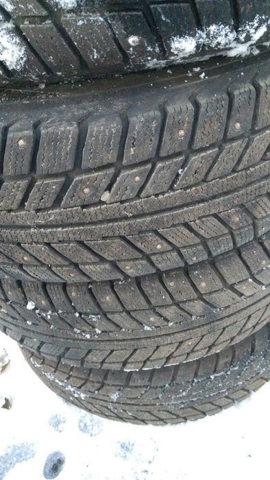 Комплект шипованных шин