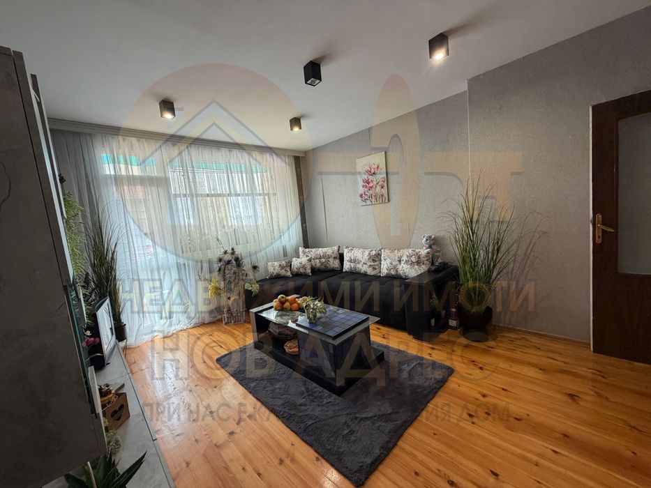 Многостаен Тухлен Апартамент с Гараж ,Газифициран и Обзаведен ,Център