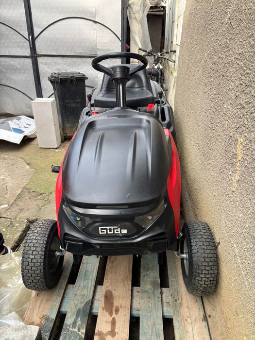Tractoras de tuns gazon gude
