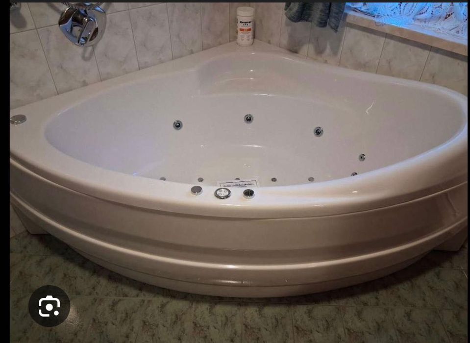 Cada cu hidromasaj, jacuzzi