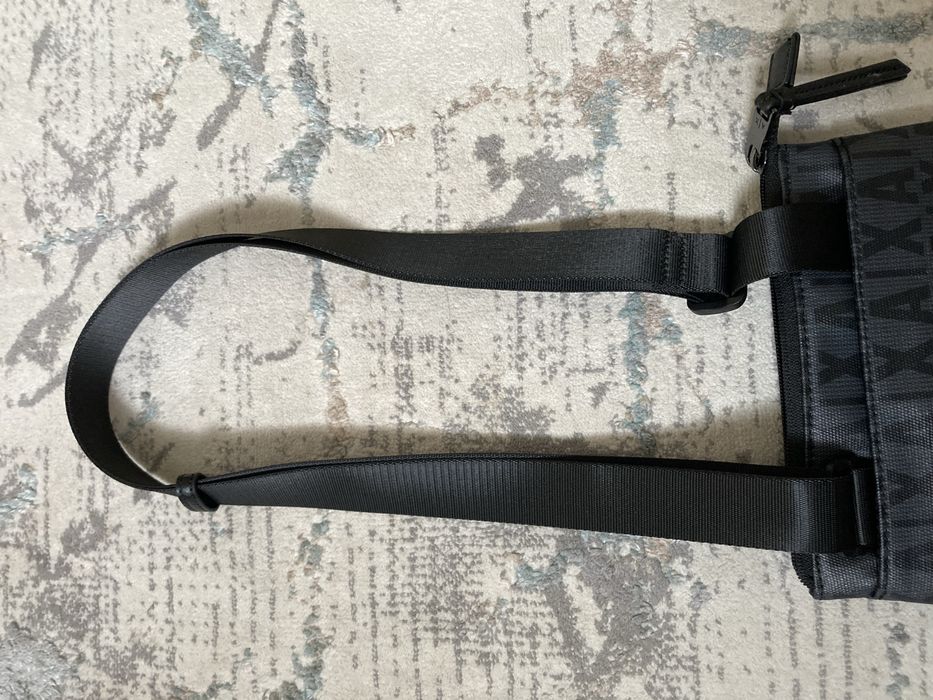 продам барсетку от Armani