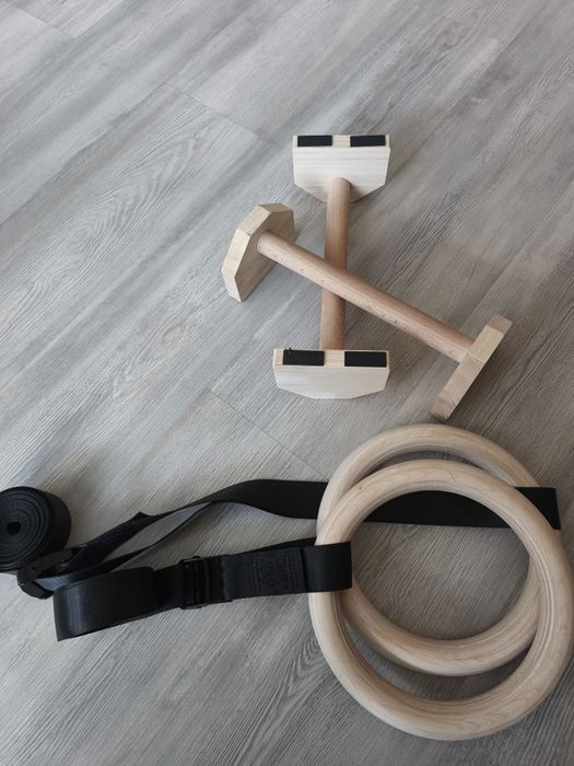 Дървени паралети и гимнастически халки с колани