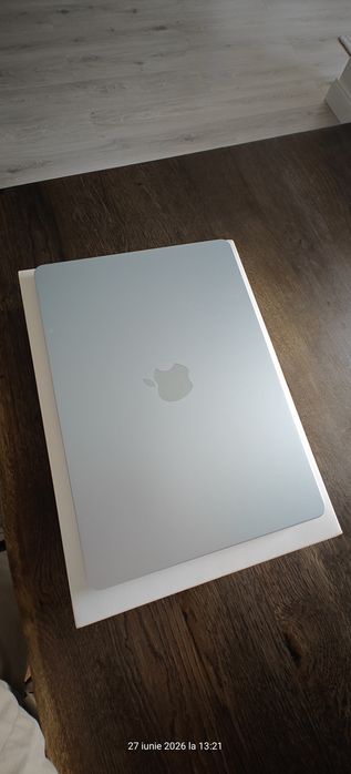 Vând MacBook Air