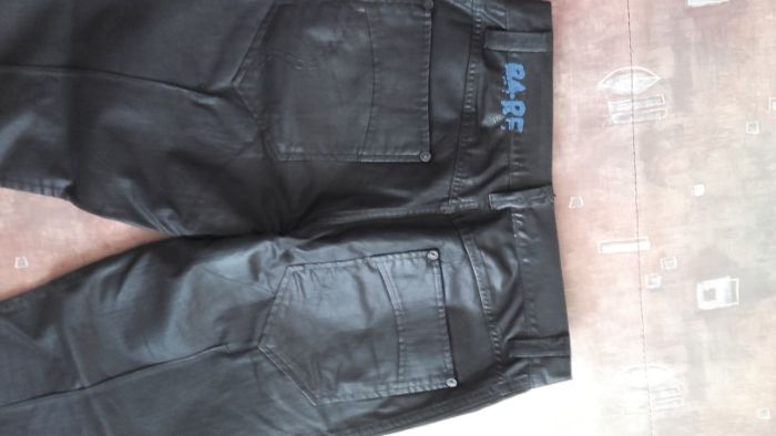 Pantaloni culoare neagra