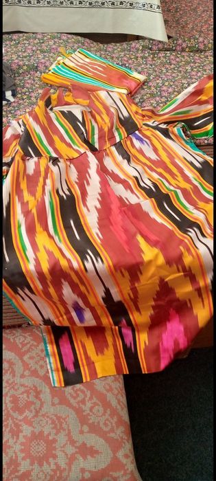 Платье из ханатласа