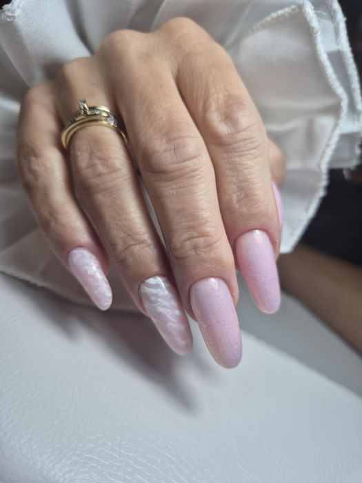 Unghii Galati :manichiura cu gel,semipermaneta si construcții