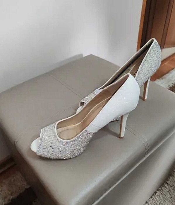 Дамски елегантни обувки на висок ток