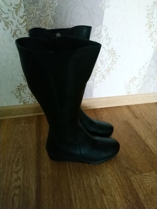 Продам зимние сапоги женские