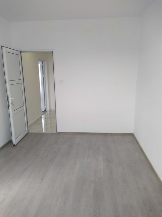 Продава четиристаен отличен в центъра