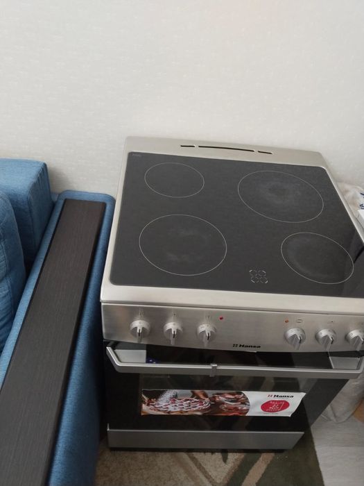 Индукционная плита Hansa, 4 конфорки