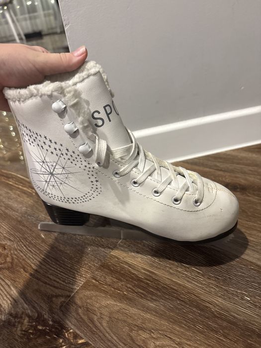 Продам коньки фигурные 36 размер