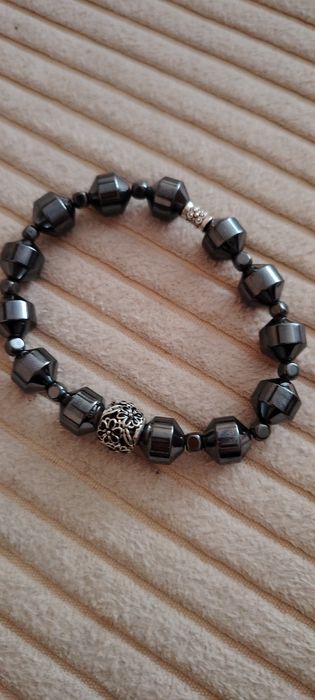 Гривна с хематит