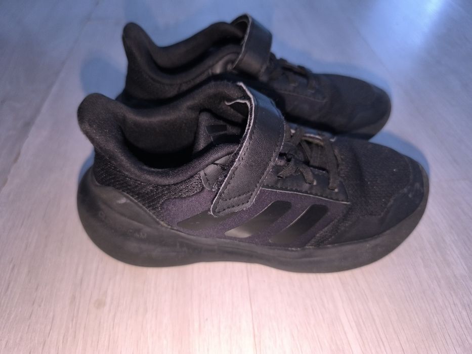 Vând adidași Adidas ,2 perechi (numărul 33 amândouă)