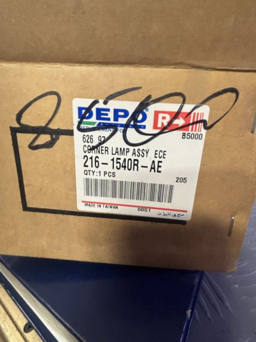 Поворотник правый мазда 626 99г