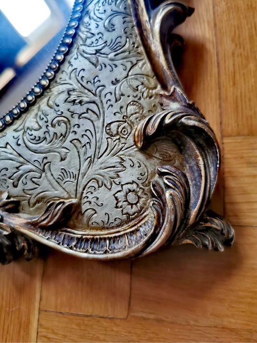 Огледало с височина 45 см и ширина 35 см супер стилно с гръб от плюш