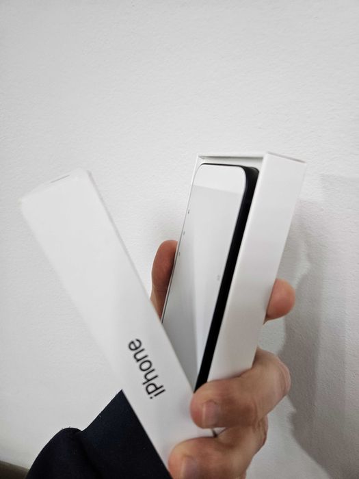 Iphone 16e 128 gb neverlock nou la cutie Garantie 1 an.