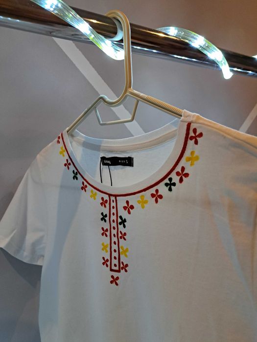 Тениски с народни мотиви