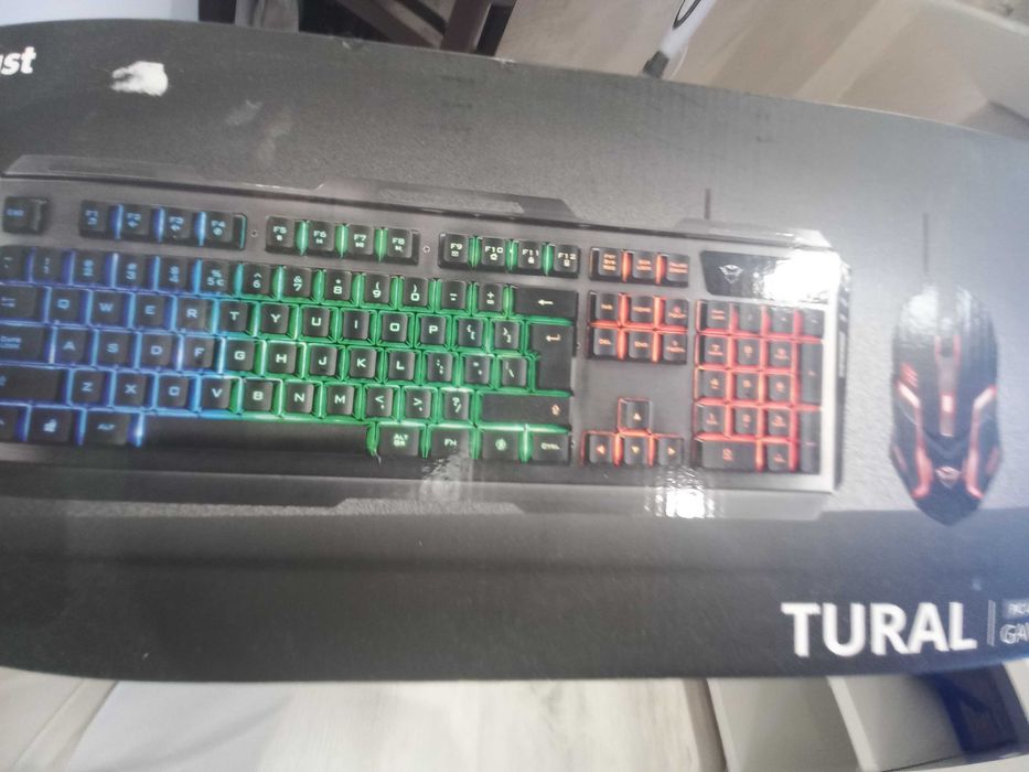 Геймарска клавиатура и мишка с кутия RGB (марката е GXT)