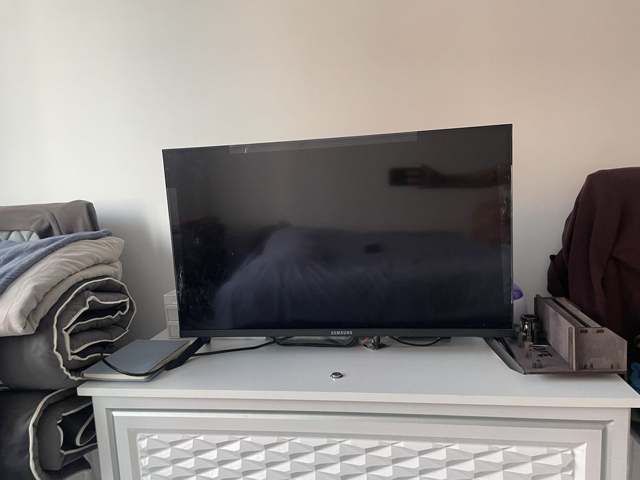 Tv samsung ,почти новый,нет царапина