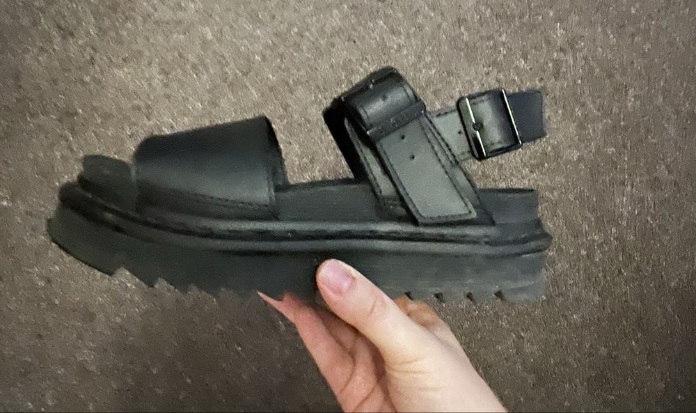 Сандалии Dr. Martens