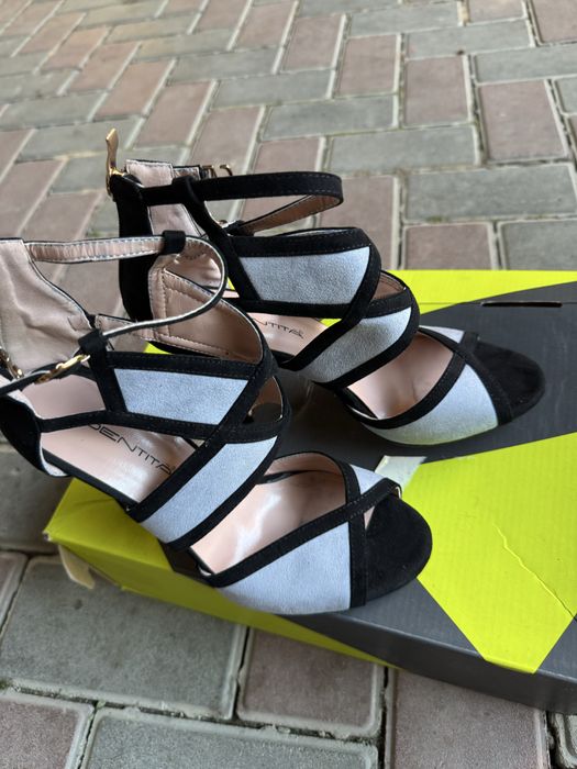 Стильные босоножки в отличном состоянии