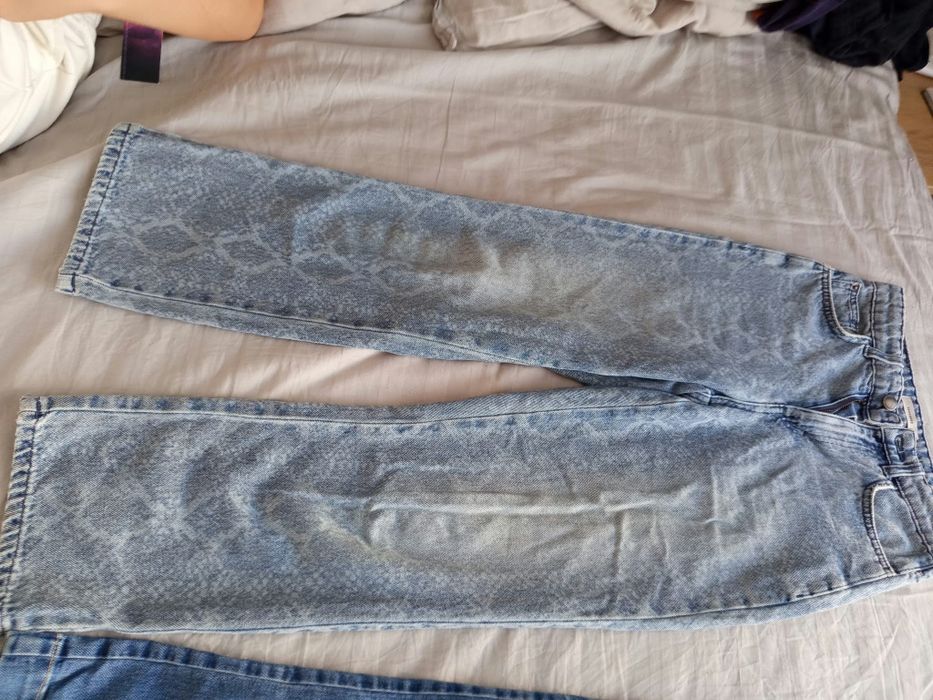 Lot 3 blugi jeans fetita 152 Reserved pantaloni denim largi moderni
Descriere: