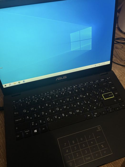 ноутбук ASUS E410M