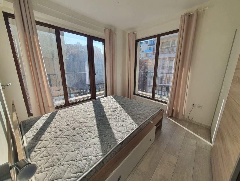 Дава се под наем Тристаен апартамент в Варна, Център - 73 кв.м за 548.25 € - Снимка #4