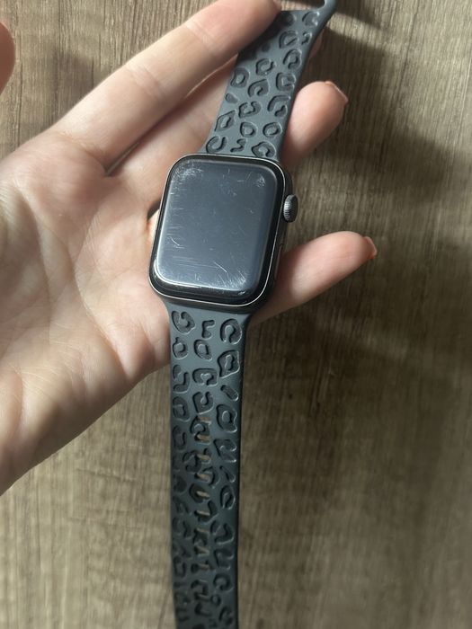 Продам apple watch se 44 mm.