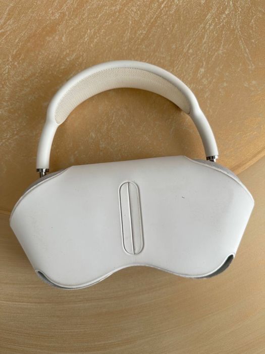 Airpods Max Original Apple product.