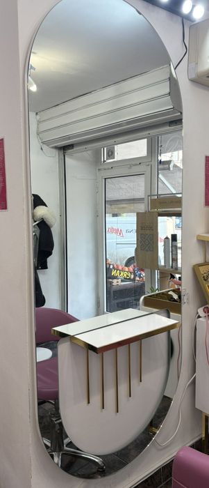 Фризьорско огледало