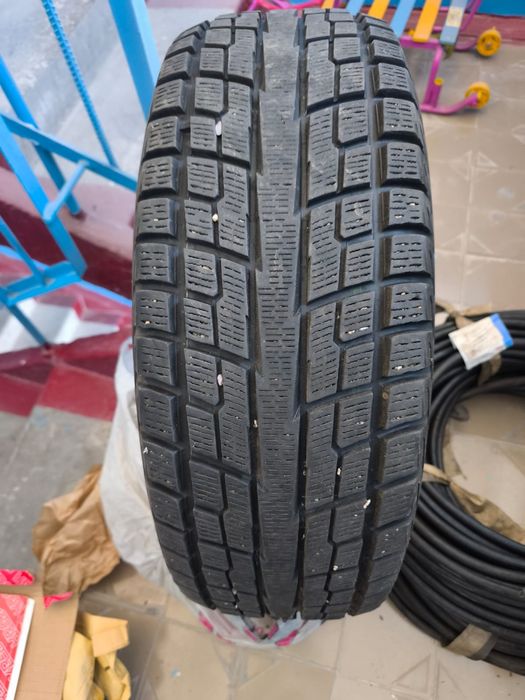 Продам резину Yokohama 235/65 R17