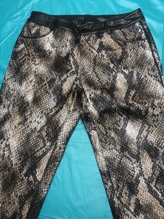 Pantaloni imitatie piele masura M