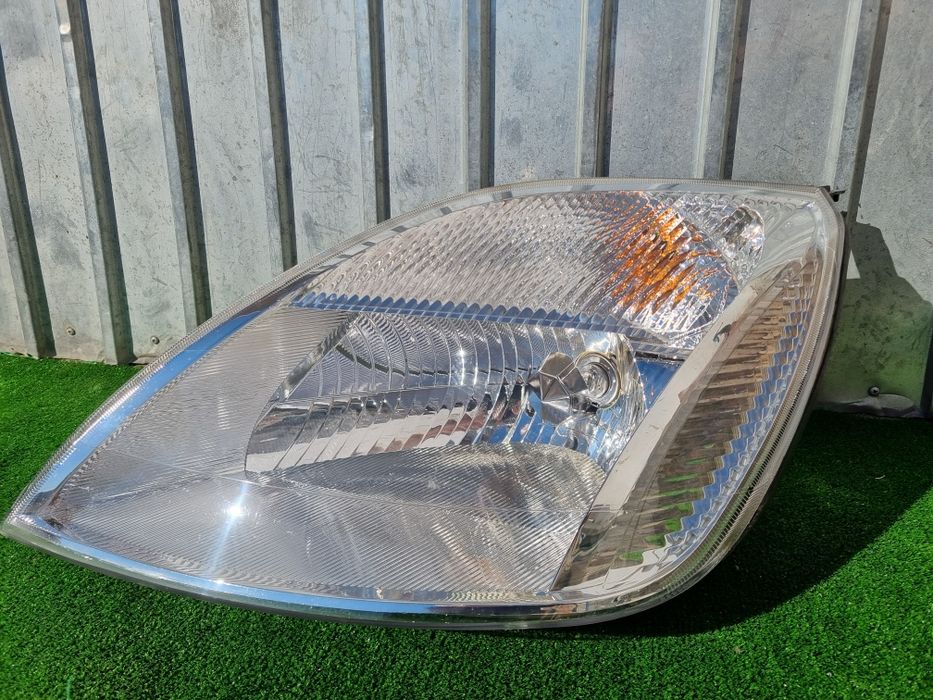 Far stanga complet Ford Fiesta stare IMPECABILA