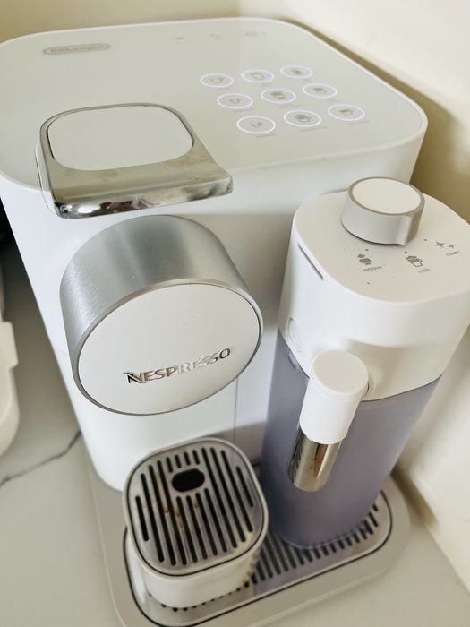 Aparat de cafea Nesspreso Delonghi varianta mare