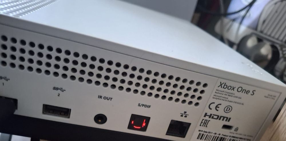 Xbox one S consola 2 manete plus  jocuri