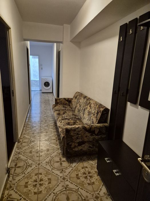 Inchiriez apartament cu 3 camere- Blv. Banu Manta
