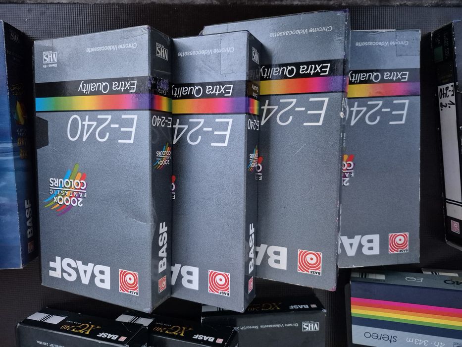 Vând lot 30 casete video VHS originale Basf, 240 minute cu filme

- 40