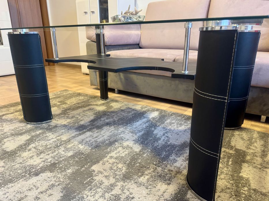 Стъклена маса за красив интериор