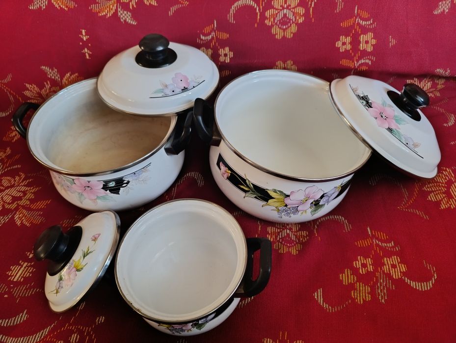 Скидка!Продам набор эмалированных кастрюль