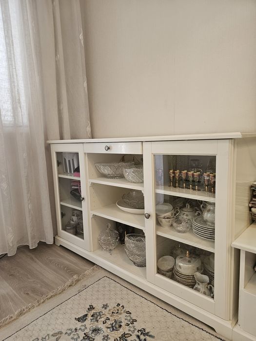 Продам тумбу шкаф буфет