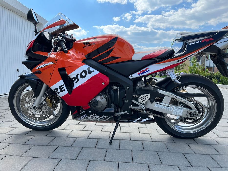 Motocicleta Honda CBR600RR PC37