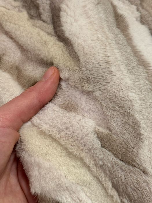 Vand haina blana noua