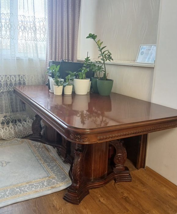 Стол для гостиной